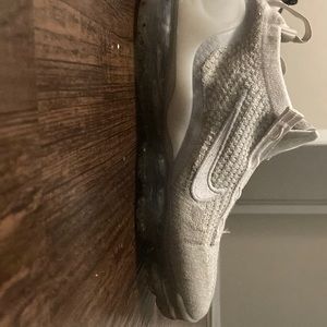 Nike vapor max size  6 in men size  8 in women